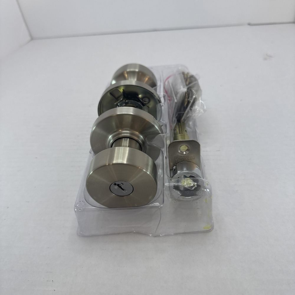Kwikset Arroyo Entry Door Knob with‎ Lock and Key 97402-941